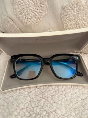 Gentle Monster UNA C Black Frame Sunglasses with Blue Lenses